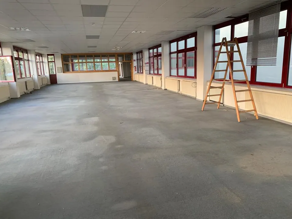 Leere Gewerbefläche nach einer professionellen Geschäftsauflösung als Beispiel für Montabaur